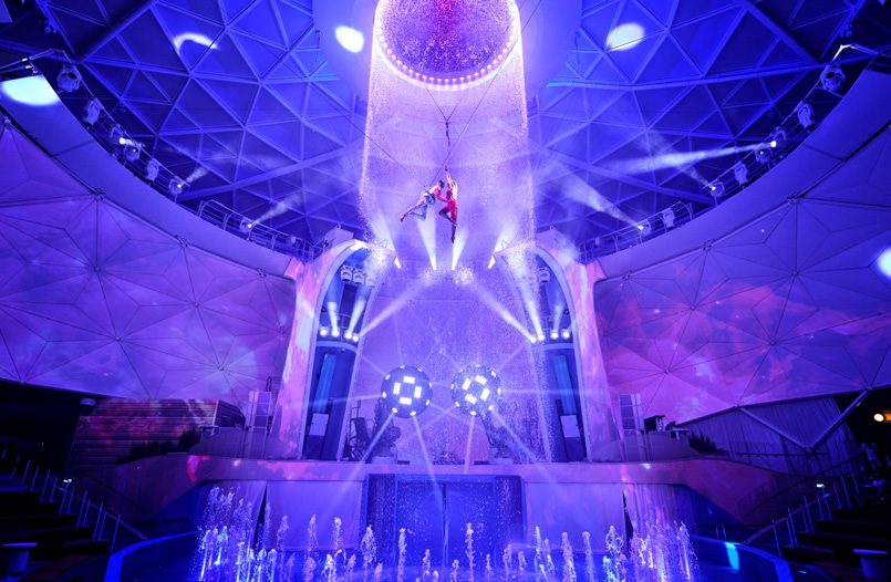An evening AquaTheater performance inside the AquaDome aboard Icon of the Seas